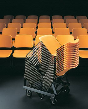 Nr. 70: MATRIX system stablestol er en elegant designet multifunktionel stol, som med sit specielle ergonomiske sde og rygudformning byder p optimal siddekomfort og en helt enestende stabletthed. Den lette, elegante stol har en stelstyrke (10 rs garanti), der gr den lige velegnet til brug i konferencelokaler, multisale, kantiner m.v. hvor inventaret tit er udsat for hrdhndet behandling. Fs i pp kunststof i 18 farver samt i helpolstret version ogs bagside ryg. Fs ogs med inderside polstret sde- eller sde/ryg pad. Stel i 11 mm forkromet massivstl eller i epoxy farver. Tilbehr som kobling, skriveplade h & v, trdkurv,stablevogn for 45 stk pp stole/eller 20 med polstring og p gulv 15 stk i pp.. Ml stol: H: 82 cm., B: 49,5 ( 51,5 koblet), B: 65 (armstol), D: 52 cm.
Design: Thomas A Tolleson.