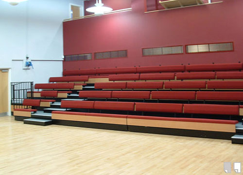 Nr. 1680: Her vist fuldpolstret bænkesystem CLUB BENCH, som er et yderst komfortabelt system og tillader